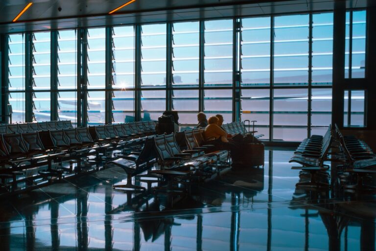 Maximize Comfort with These Essential Travel Accessories for Airports